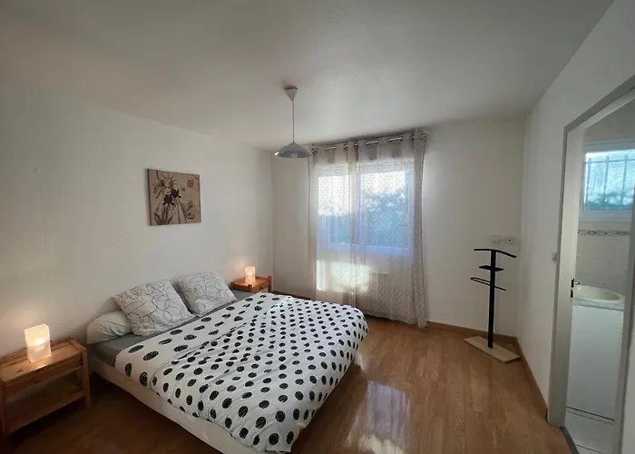 Maison 3 Avec Salle D'eau, Piscine