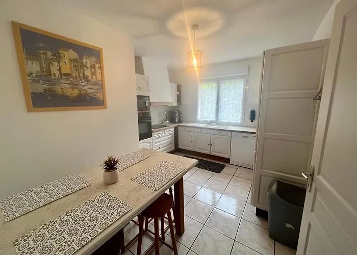 Holiday home Maison 3 Avec Salle D'eau, Piscine