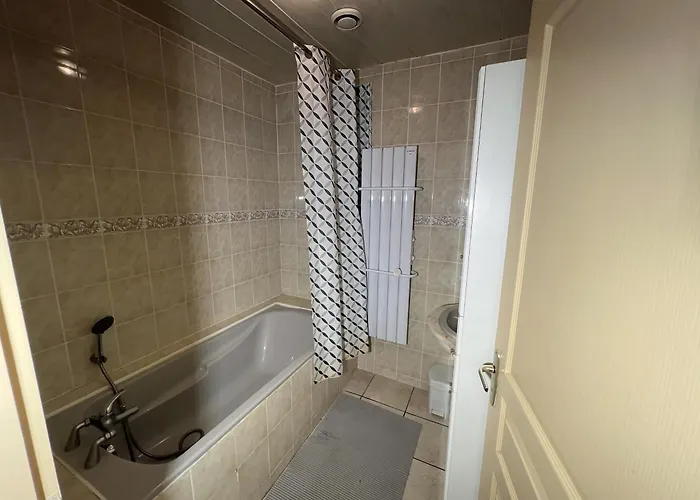 Holiday home Maison 3 Avec Salle D'eau, Piscine Royan