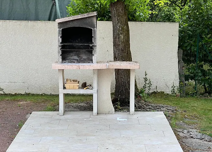 Holiday home Maison 3 Avec Salle D'eau, Piscine Royan